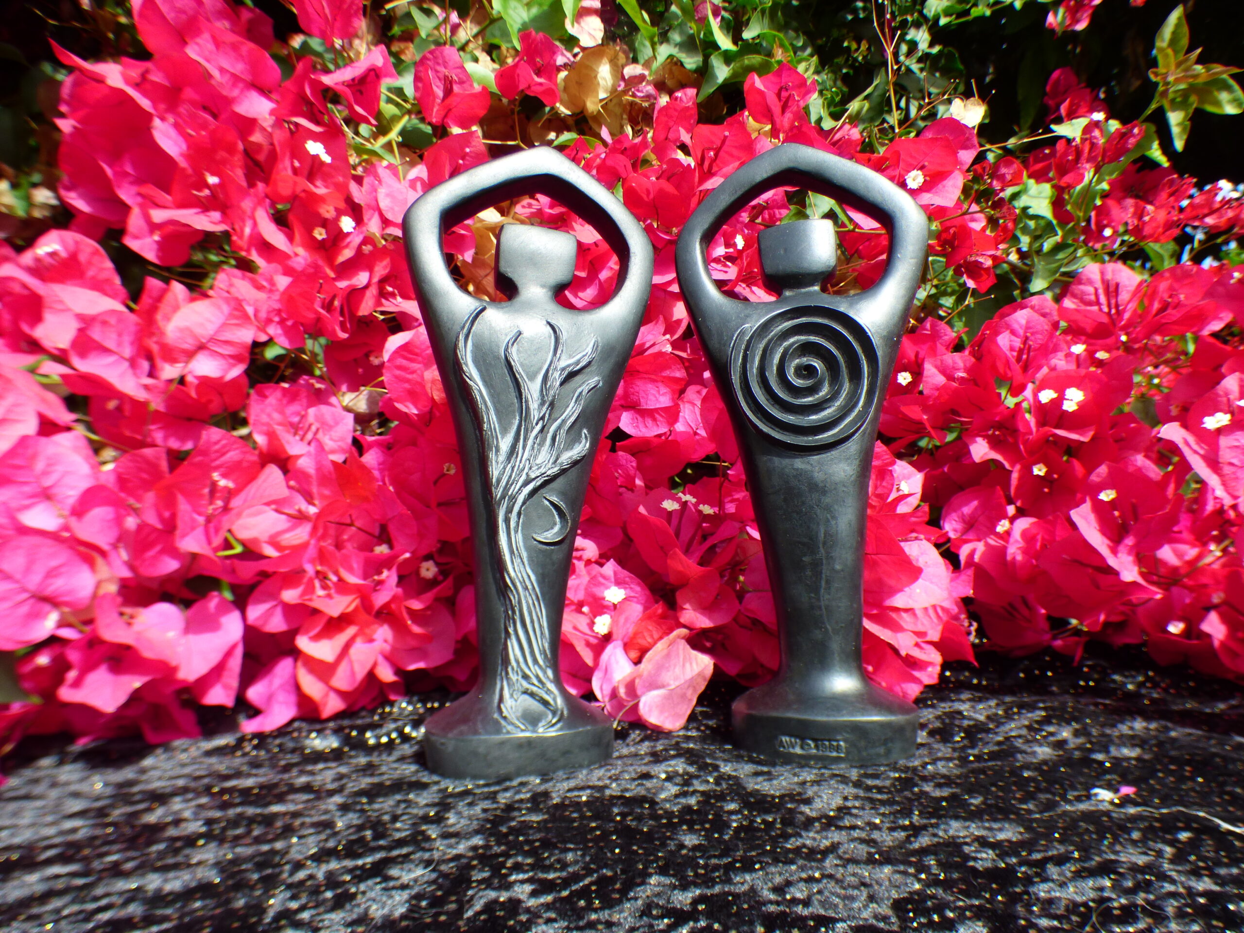 He Who Creates from His Heart Statue - Image 2